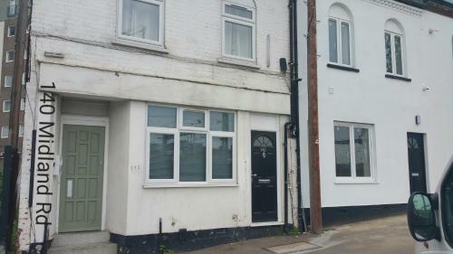 Hostal 140 Midland Road