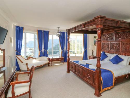 Bayview Tower, Lynton