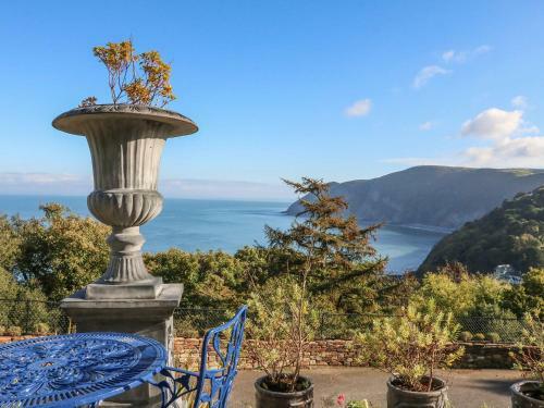 Bayview Tower, Lynton