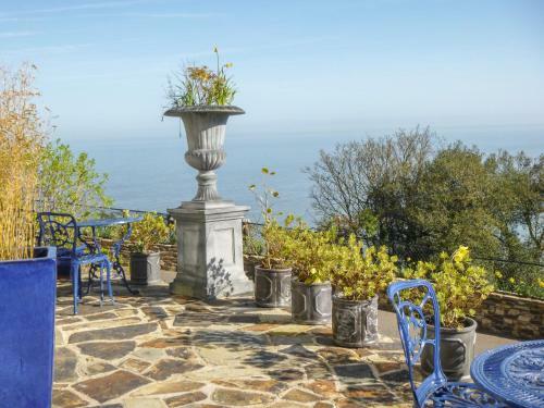 Bayview Tower, Lynton