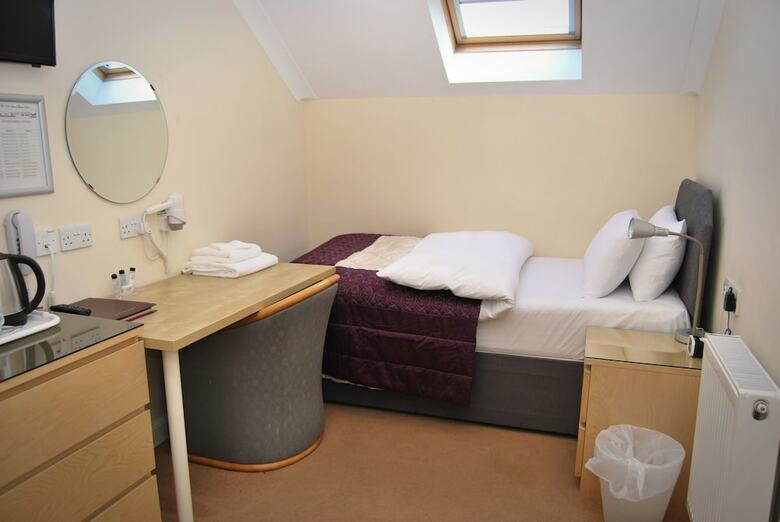 Hostal The Old School Guest House