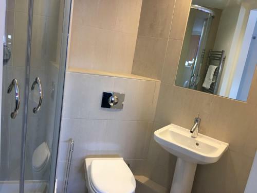 Two Bed Modern City Center Apartment With Gorgeous Views