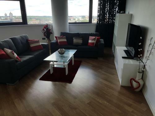 Two Bed Modern City Center Apartment With Gorgeous Views