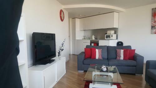 Two Bed Modern City Center Apartment With Gorgeous Views