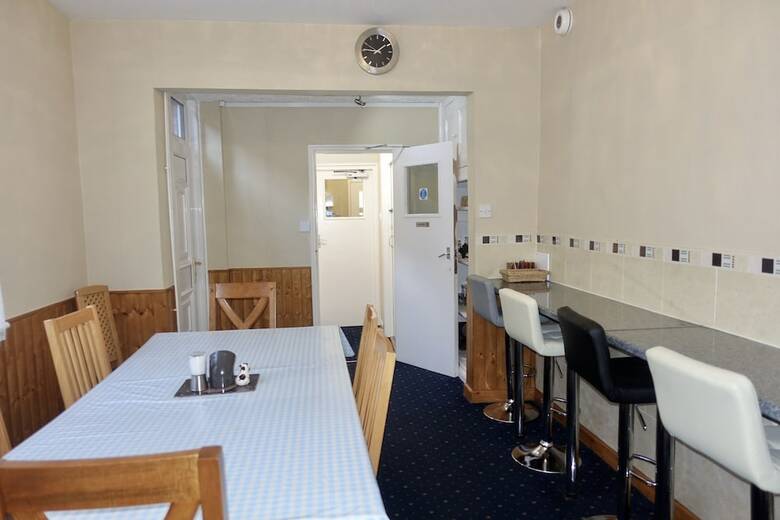 Hostal Abinger Guest House