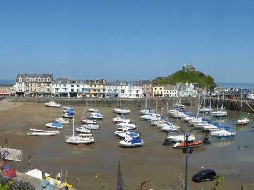 Beautiful Apartment In Ilfracombe Near Sea