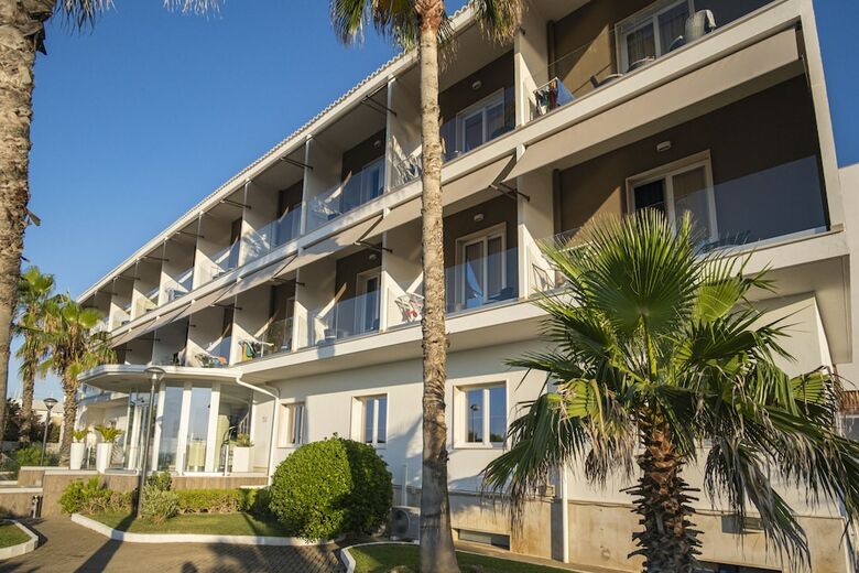 Hotel Ticho`s Club