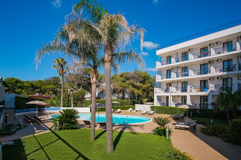 Hotel Ticho`s Club