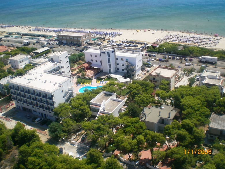 Hotel Ticho`s Club