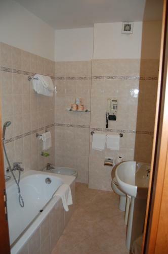 Hotel Moroni