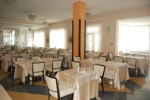 Hotel Moroni