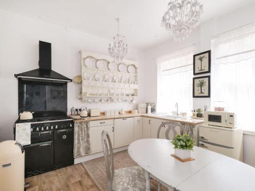 Curiosity Cottage, Keighley