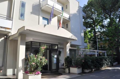 Hotel Carillon