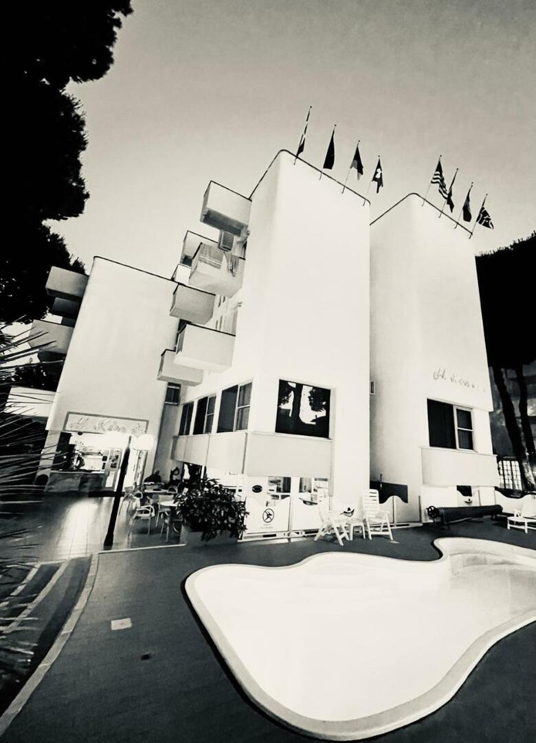 Hotel Kiss