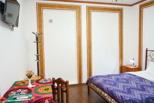 Hostal B-house