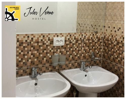 Jules Verne Hostel