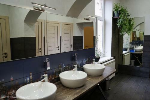 Coin Apartments & Hostel