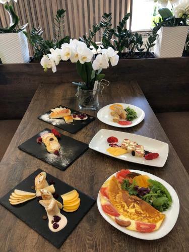 Coin Apartments & Hostel