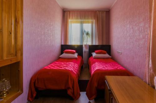 Hostal Rooms With Fortetsya View