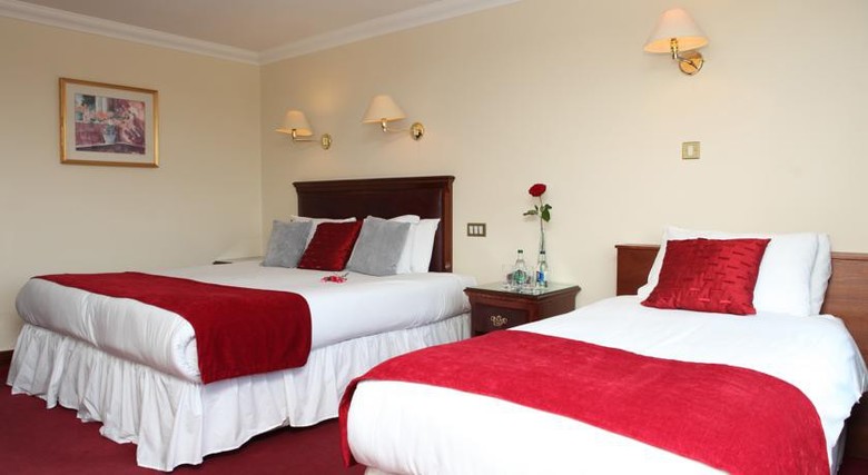 Hotel Tara Towers