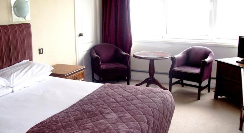 Hotel Tara Towers