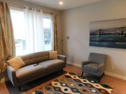 Apartamento Three-bedroom House With Balcony #33 Sunalta Downtown