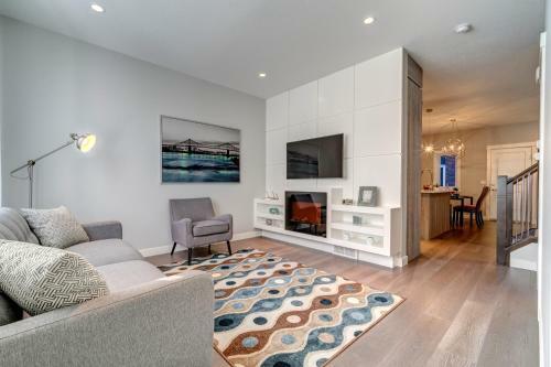 Apartamento Three-bedroom House With Balcony #33 Sunalta Downtown