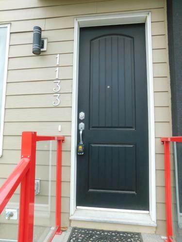 Apartamento Three-bedroom House With Balcony #33 Sunalta Downtown