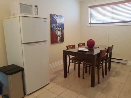 Apartment Sweet No. 7