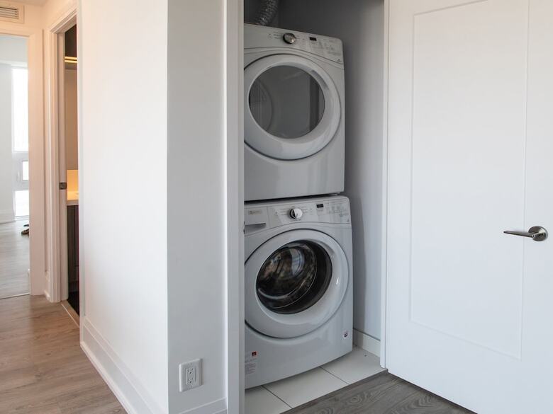 Apartamento Modern 2 Bedroom Yonge And Eglinton Condo
