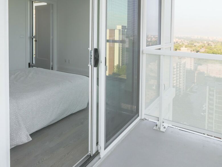 Apartamento Modern 2 Bedroom Yonge And Eglinton Condo
