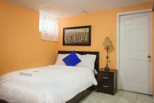Hostal Charlton Suites Guest House