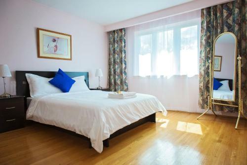 Hostal Charlton Suites Guest House