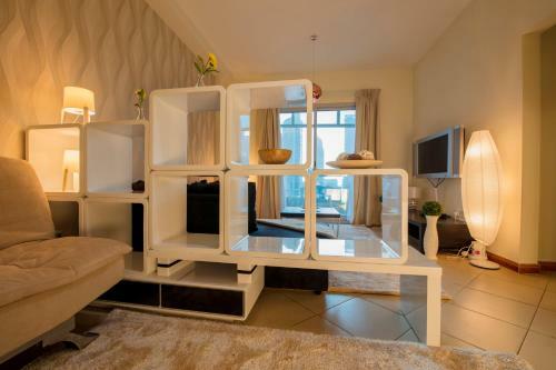 Two Bedroom Apartment With Sea View - Marina Diamond 4
