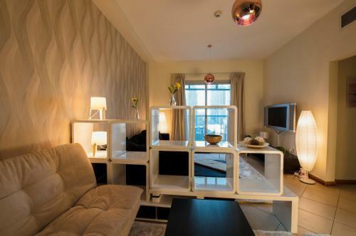 Two Bedroom Apartment With Sea View - Marina Diamond 4