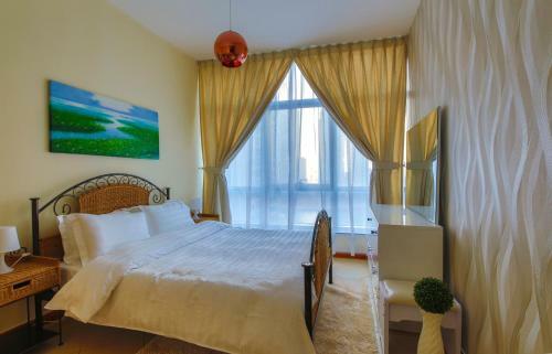 Two Bedroom Apartment With Sea View - Marina Diamond 4