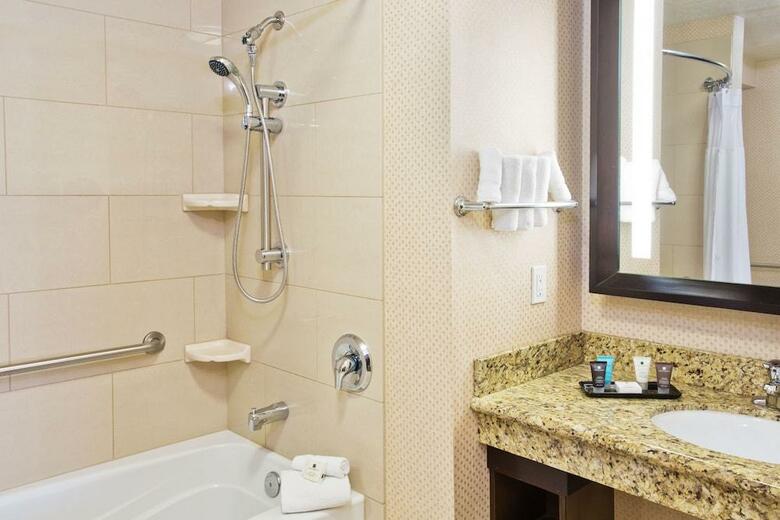 Crowne Plaza Hotel Anchorage-midtown