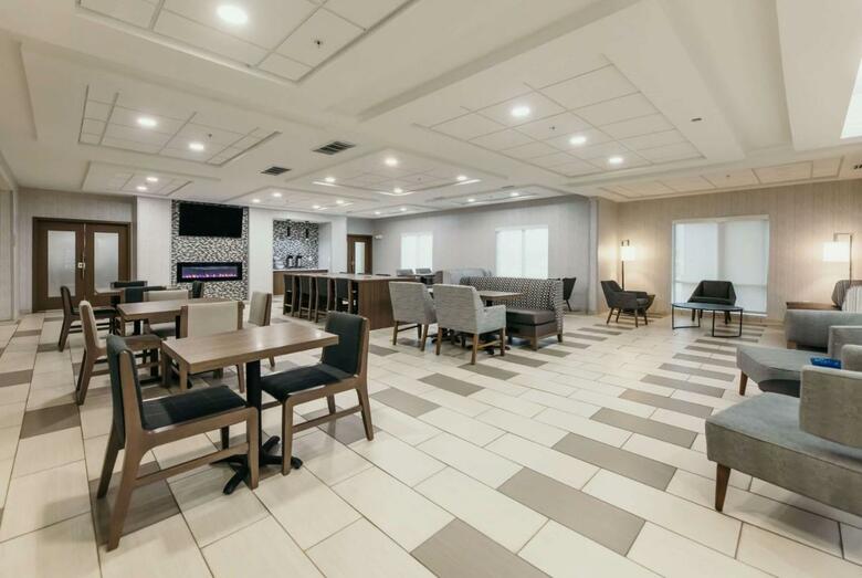 Holiday Inn Express Hotel & Suites Ankeny-des Moines