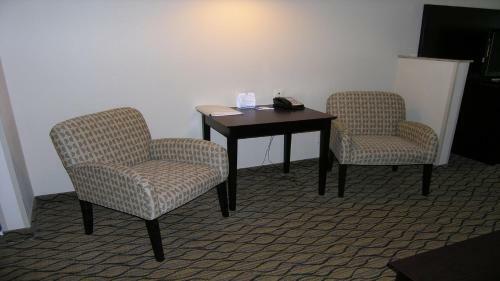 Holiday Inn Express Hotel & Suites Belle Vernon