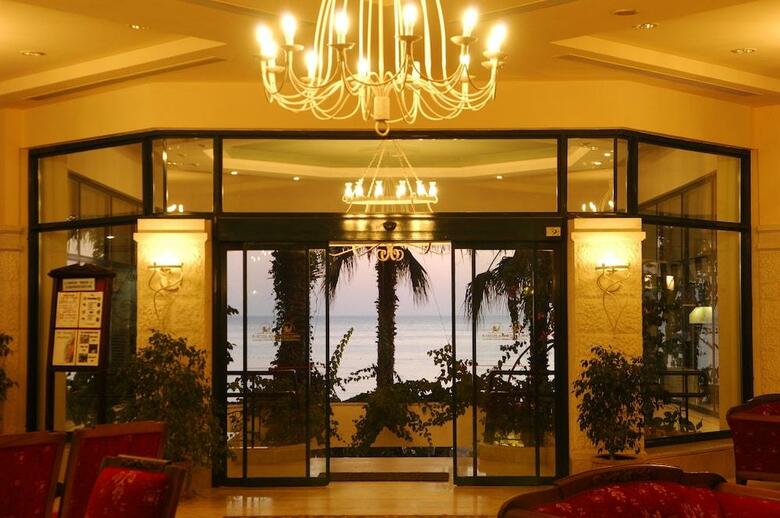 Hotel Aska Just In Beach