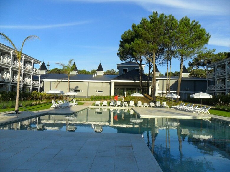 Howard Johnson Hotel And Convention Center Carilo