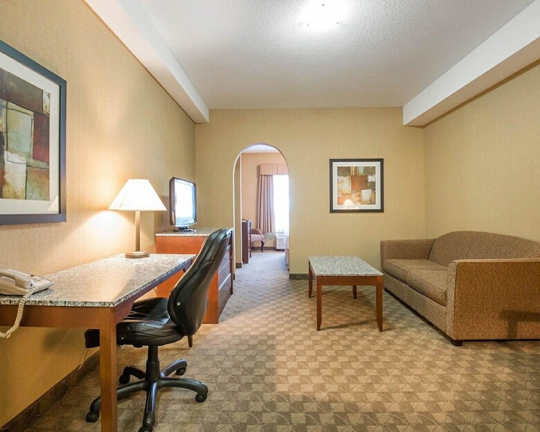 Hotel Comfort Inn & Suites