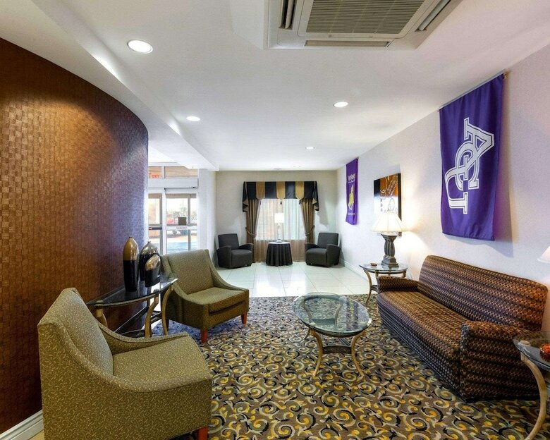Hotel Comfort Suites University