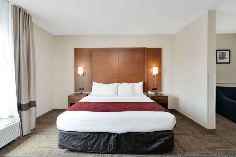 Hotel Comfort Suites University