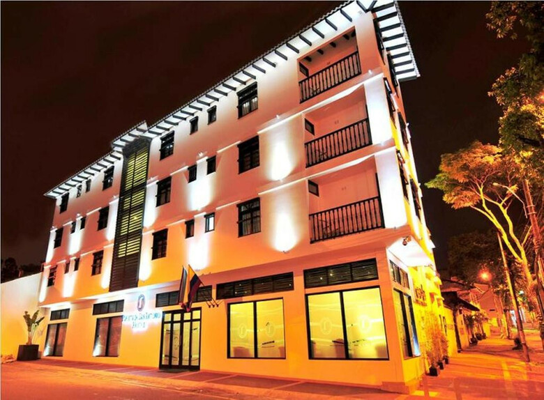 Hotel Puerta De San Antonio