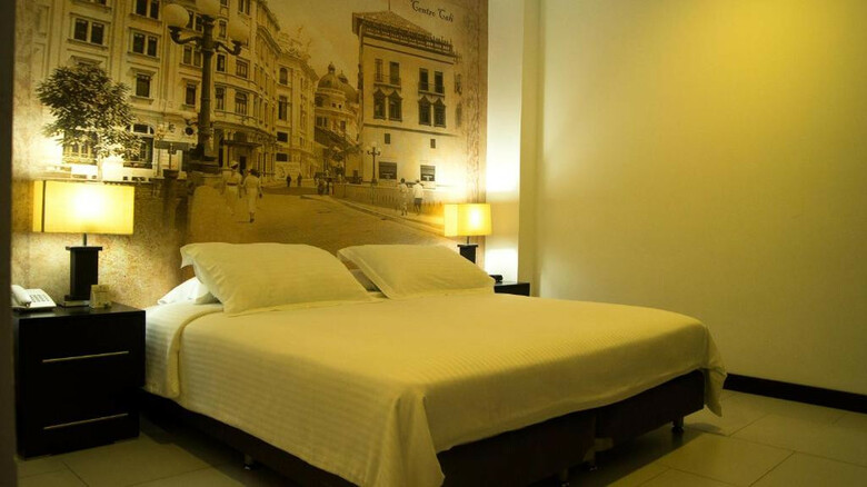 Hotel Puerta De San Antonio