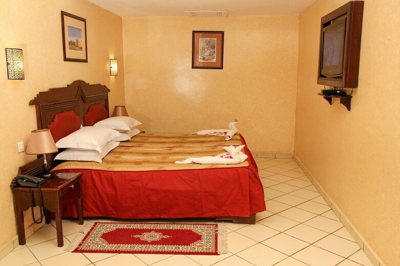 New Farah Hotel