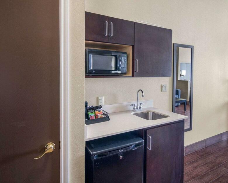 Hotel Comfort Suites