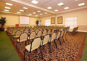 Hotel Comfort Suites Airport