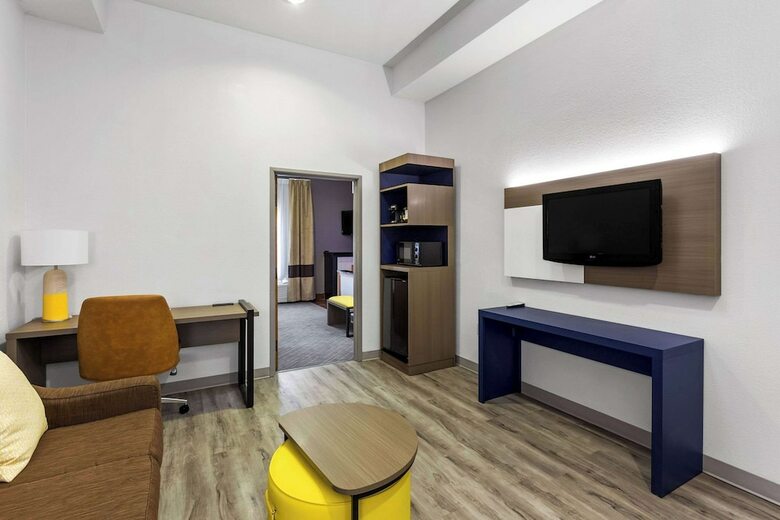 Hotel Comfort Suites